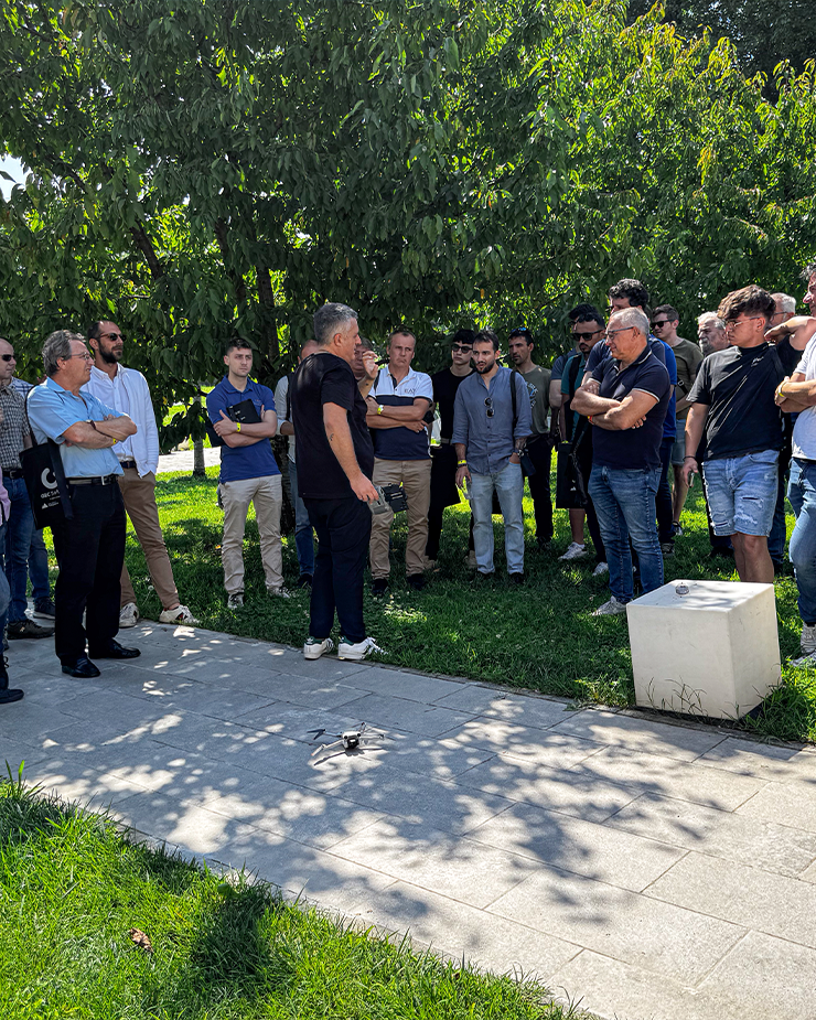 2 evento tecnologie in rilievo milano prima edizione foto 3 strumenti topografici