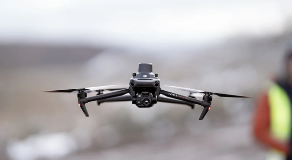 droni per i rilievi di esterni strumenti topografici