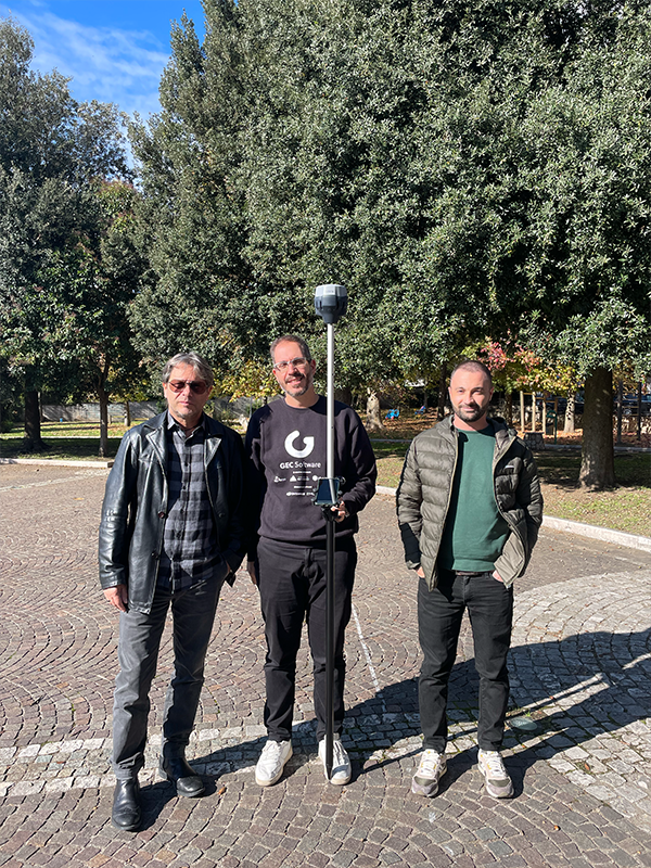 foto cliente tre strumenti topografici