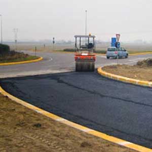 Rilievi con GPS e stazione totale per la costruzione e il controllo di strade e fognature