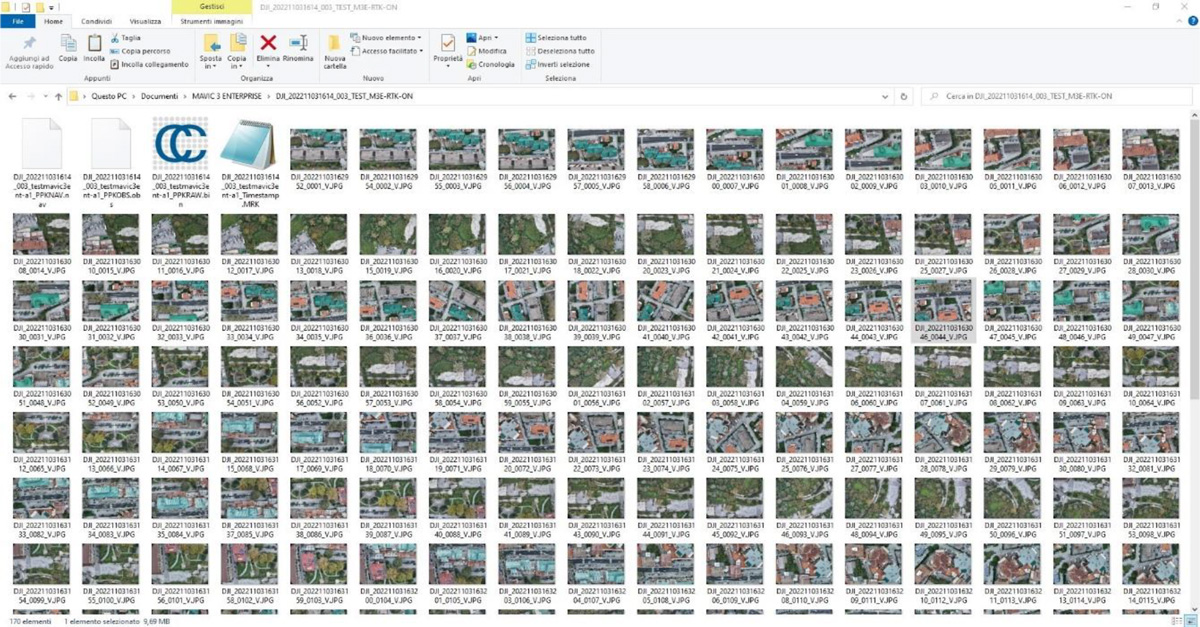 Cartella-scheda-sd-con-file-e-fotografie-del-drone